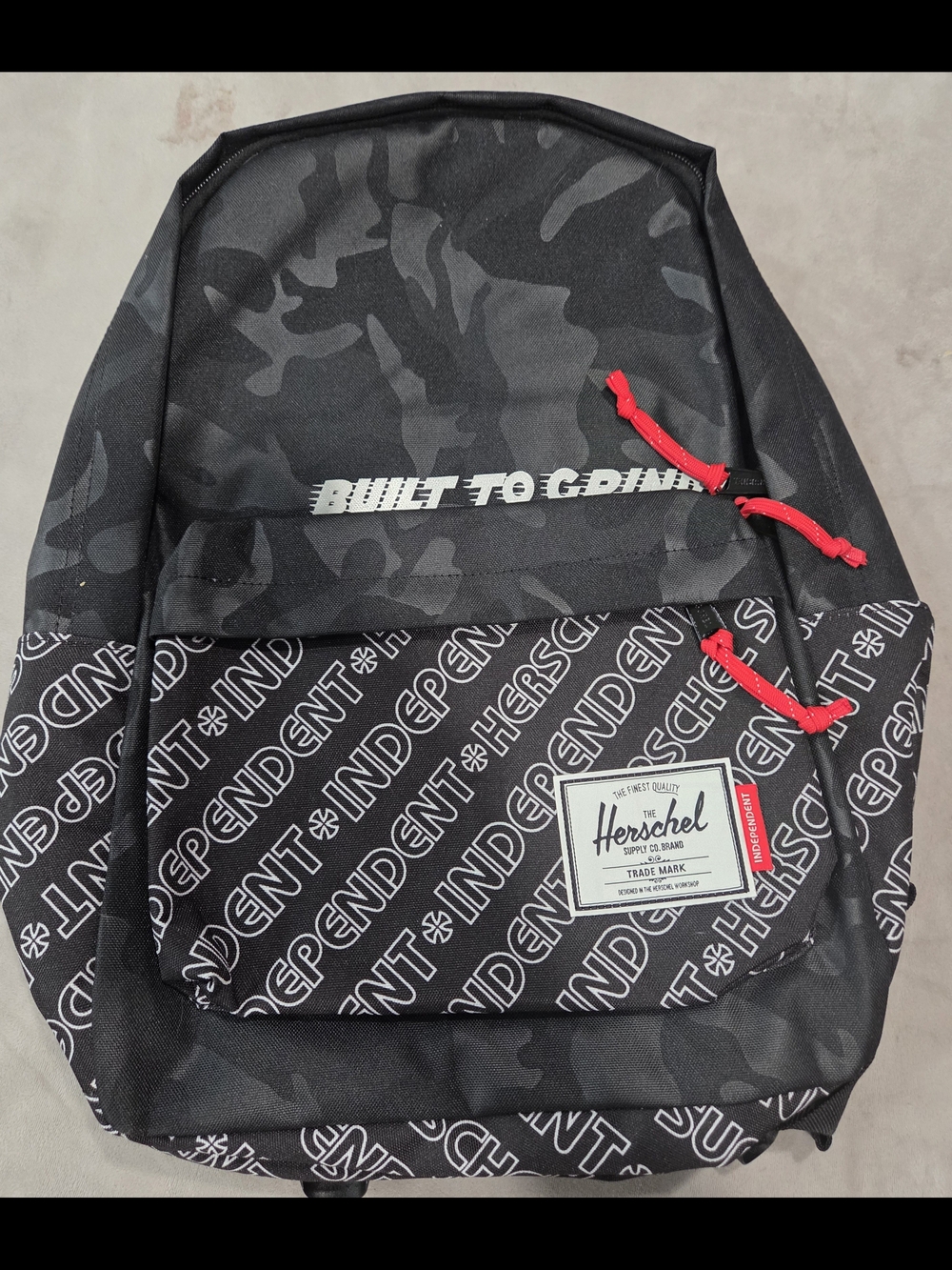 Herschel Independent Classic XL 30L Back black with BUILT TO GRIND